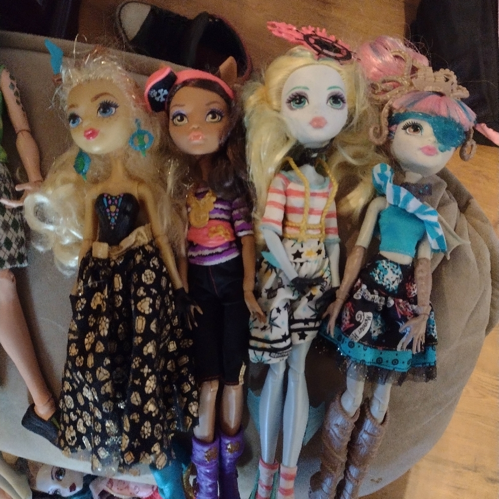 Monster High dolls, house AND MORE - Picture 3 of 15